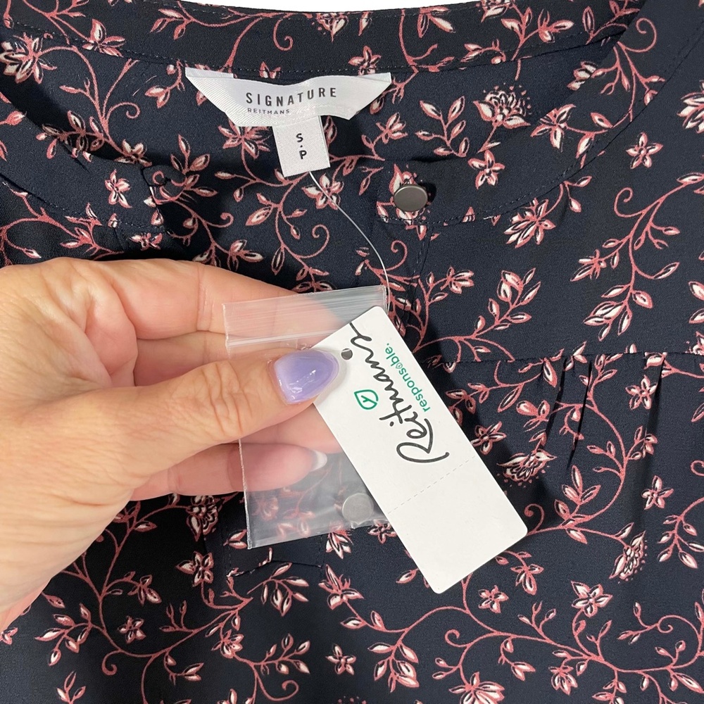 NWT 🦋 Ruffle Split Neck Blouse | Small - Picture 3 of 14